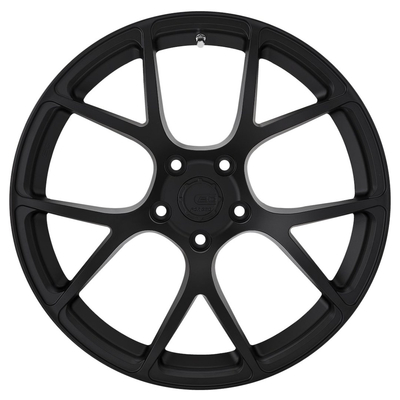 Gewankelde Spokes omdat Gesmeed BMW M2 Ompetition Duim 16-26 van RS41 rijdt