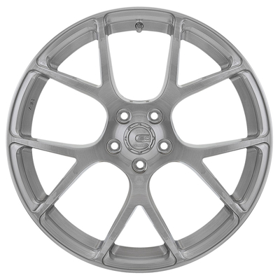 Gewankelde Spokes omdat Gesmeed BMW M2 Ompetition Duim 16-26 van RS41 rijdt
