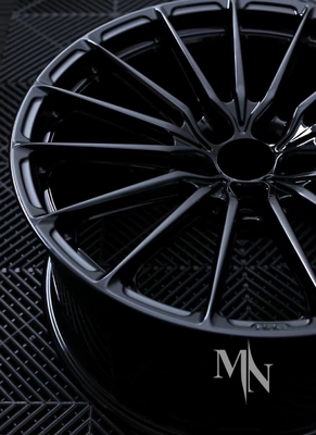 S63 AMG Mercedes Benz gesmeed wiel